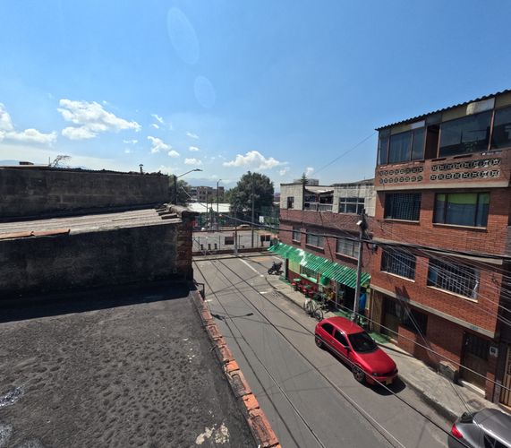 Casa de 9 alcobas en venta en Las Ferias, Bogotá, 276 m² · foto 22 de 24