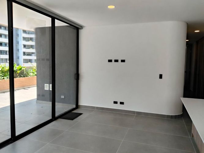 Apartamento de 3 alcobas en venta en El Poblado, Medellín, 133 m² · foto 2 de 19