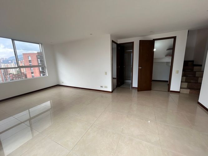Apartamento de 3 alcobas en arriendo en Santa Fe, Medellín, 140 m² · foto 2 de 18