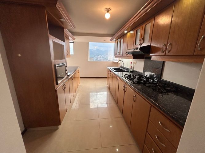 Apartamento de 3 alcobas en arriendo en Santa Fe, Medellín, 140 m² · foto 3 de 18