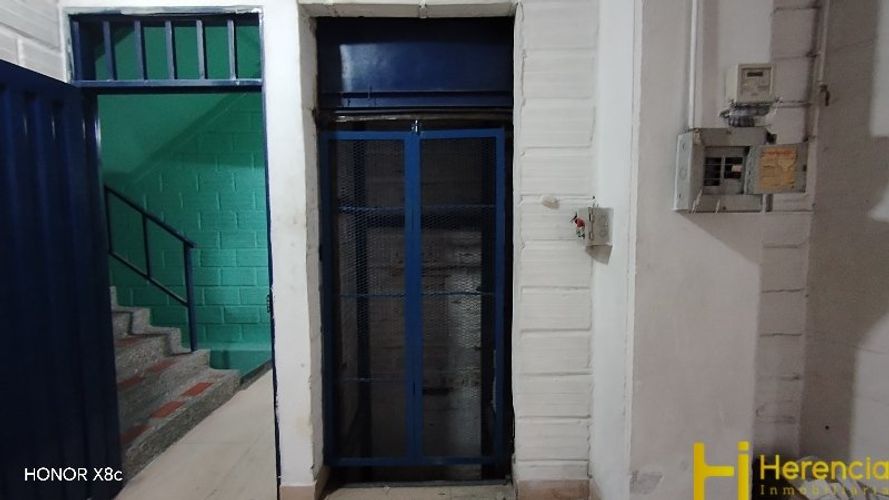 Bodega en arriendo en Trinidad, Medellín, 450 m² · foto 8 de 24