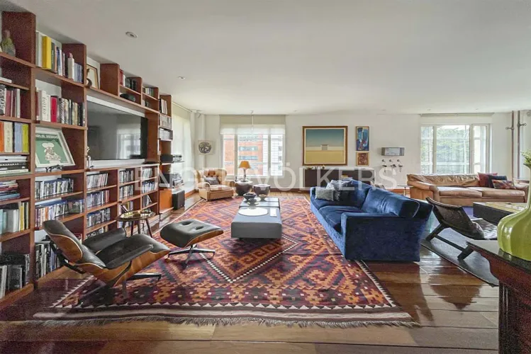 Apartamento de 3 alcobas en venta en La Cabrera, Bogotá, 440 m² · foto 2 de 17