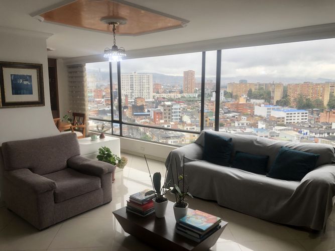 Apartamento de 4 alcobas en venta en El Recuerdo, Bogotá, 171 m² · foto 2 de 13