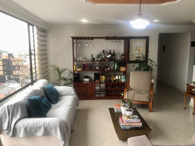 Apartamento de 4 alcobas en venta en El Recuerdo, Bogotá, 171 m² · foto 3 de 13