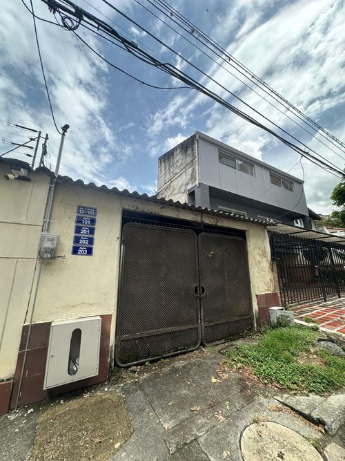Bodega en venta en Santa Rita, Cali, 136 m² · foto 2 de 5
