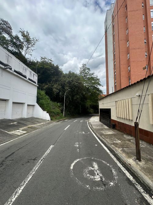 Bodega en venta en Santa Rita, Cali, 136 m² · foto 4 de 5