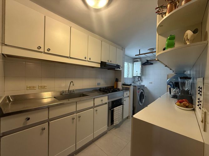 Apartamento de 2 alcobas en venta en Santa Barbara Central, Bogotá, 79 m² · foto 4 de 15
