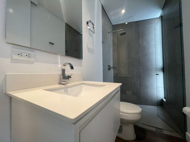 Apartamento de 3 alcobas en arriendo en El Poblado, Medellín, 240 m² · foto 17 de 20