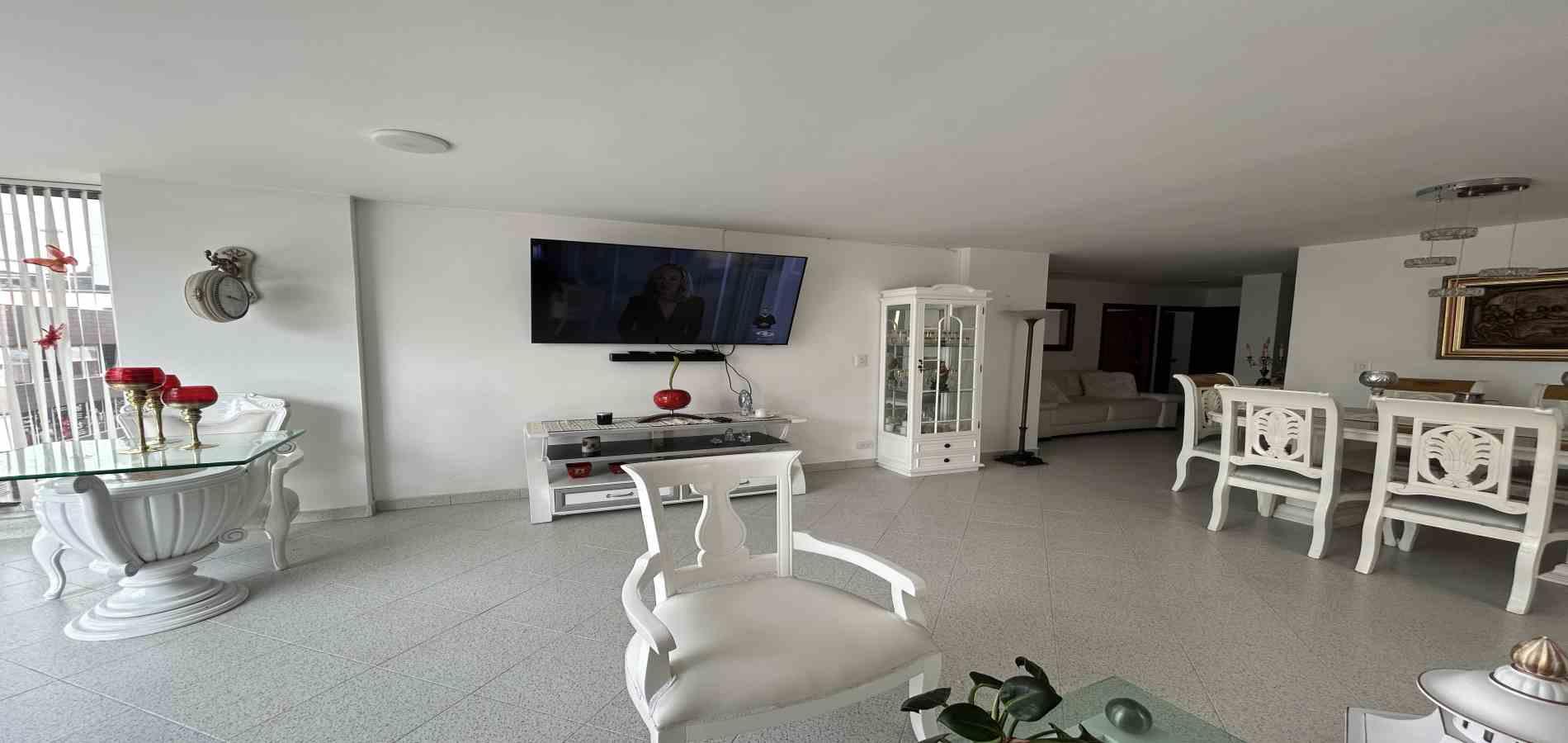 Apartamento en venta en Sector Plaza De Bolivar, Pereira · foto 2 de 13