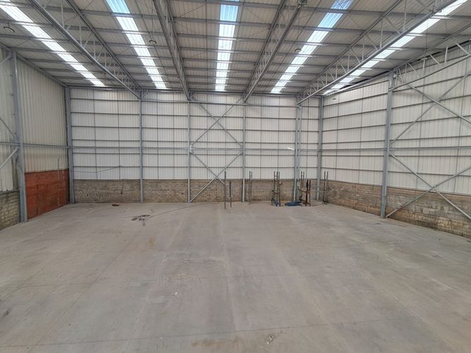 Bodega en arriendo en Santana, Dosquebradas, 1350 m² · foto 2 de 8