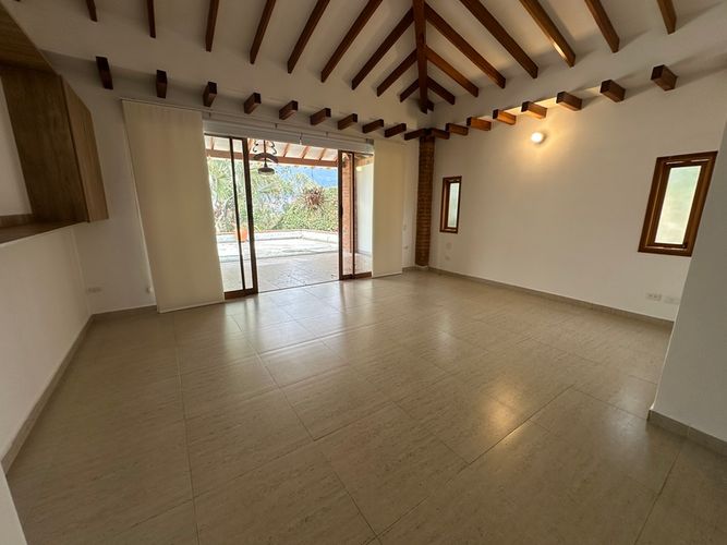 Casa de 3 alcobas en arriendo en Las Antillas, Envigado, 320 m² · foto 4 de 24