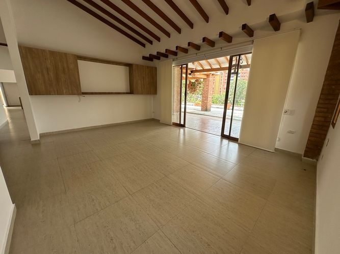 Casa de 3 alcobas en arriendo en Las Antillas, Envigado, 320 m² · foto 5 de 24