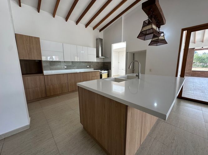 Casa de 3 alcobas en arriendo en Las Antillas, Envigado, 320 m² · foto 6 de 24