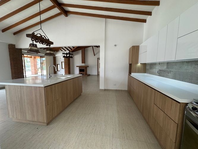 Casa de 3 alcobas en arriendo en Las Antillas, Envigado, 320 m² · foto 8 de 24