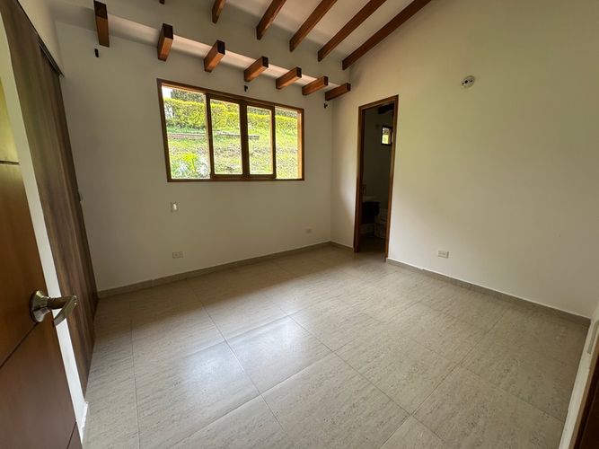Casa de 3 alcobas en arriendo en Las Antillas, Envigado, 320 m² · foto 9 de 24