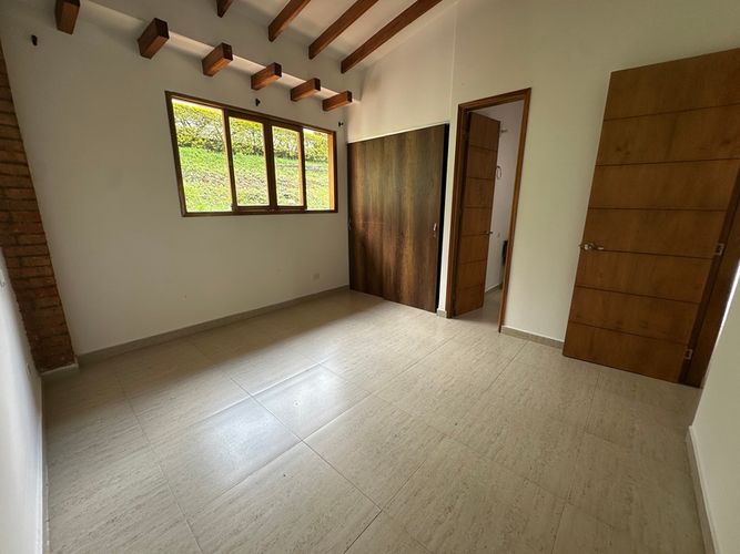 Casa de 3 alcobas en arriendo en Las Antillas, Envigado, 320 m² · foto 11 de 24