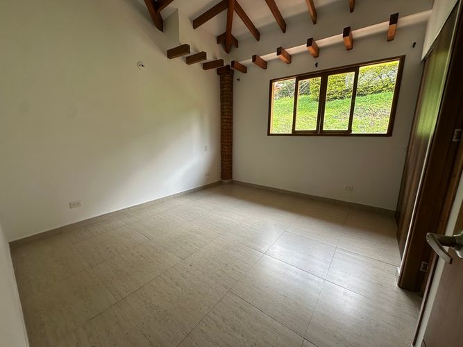 Casa de 3 alcobas en arriendo en Las Antillas, Envigado, 320 m² · foto 12 de 24