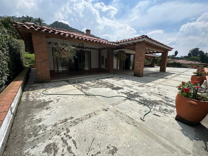 Casa de 3 alcobas en arriendo en Las Antillas, Envigado, 320 m² · foto 23 de 24