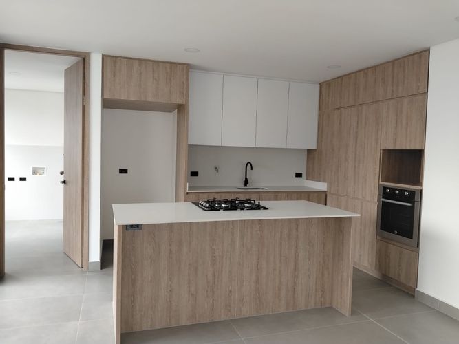 Apartamento de 3 alcobas en venta en El Poblado, Medellín, 192 m² · foto 4 de 19