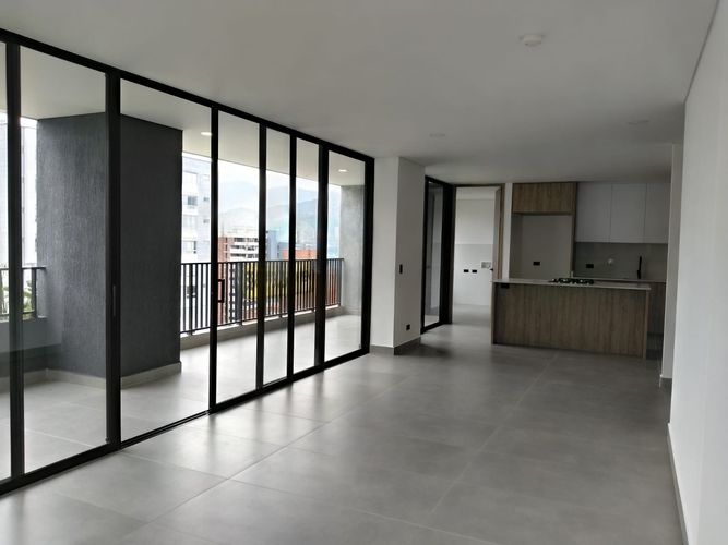 Apartamento de 3 alcobas en venta en El Poblado, Medellín, 192 m² · foto 3 de 19