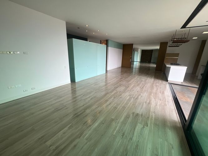 Apartamento de 3 alcobas en arriendo en Los Balsos, Medellín, 195 m² · foto 4 de 19