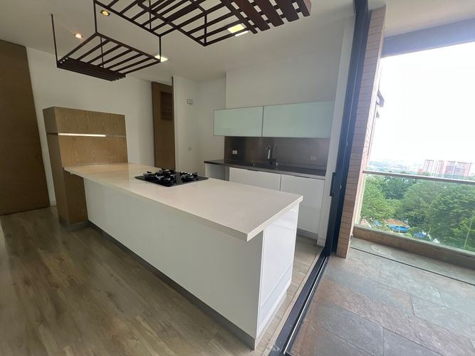 Apartamento de 3 alcobas en arriendo en Los Balsos, Medellín, 195 m² · foto 5 de 19