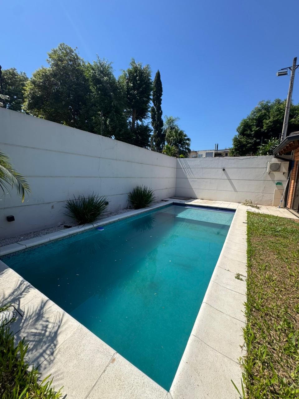 ALQUILO AMPLIA RESIDENCIA EN BARRIO HERRERA — foto 3