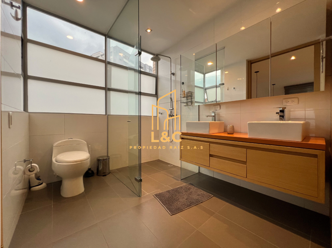 Apartamento de 2 alcobas en arriendo en Lalinde, Medellín, 121 m² · foto 8 de 16