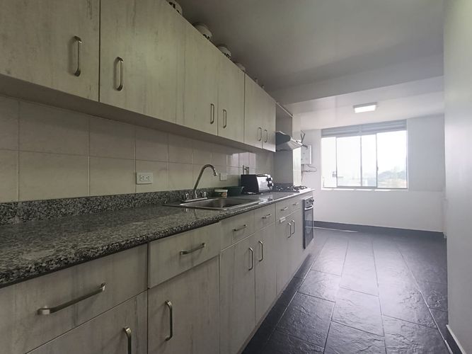 Apartamento de 2 alcobas en arriendo en El Poblado, Medellín, 105 m² · foto 4 de 17