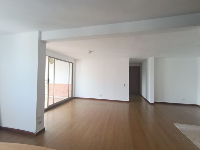 Apartamento de 2 alcobas en arriendo en El Poblado, Medellín, 105 m² · foto 8 de 17