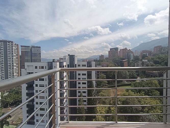 Apartamento de 2 alcobas en arriendo en El Poblado, Medellín, 105 m² · foto 15 de 17