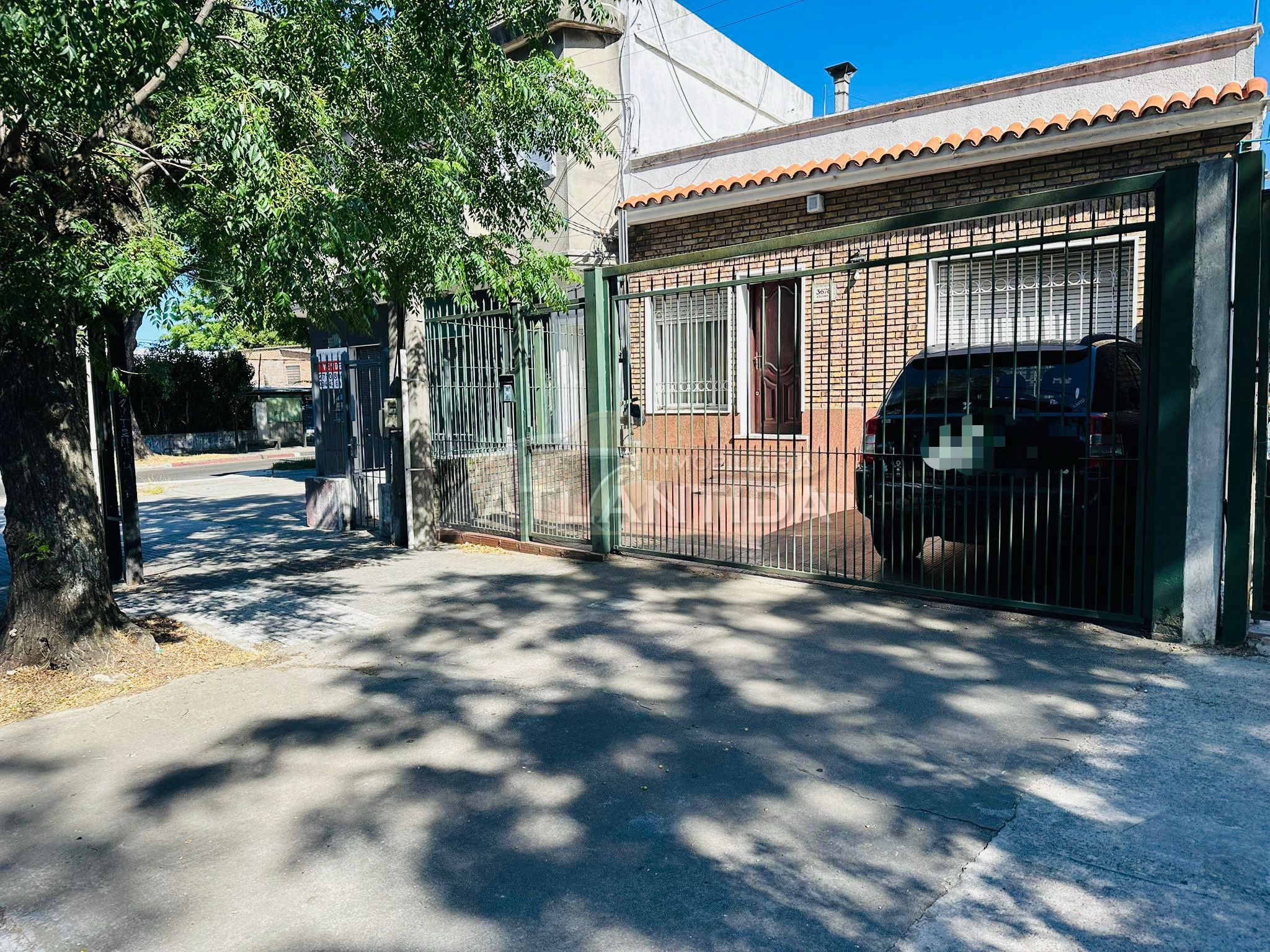 Venta Casa De 2 Dormitorios, Garaje Y Gran Fondo Con Parrillero En Aires Puros. Inm Atlántida