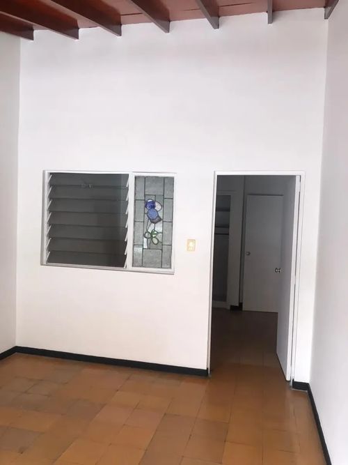 Casa de 6 alcobas en venta en Lorena, Medellín, 207 m² · foto 3 de 19