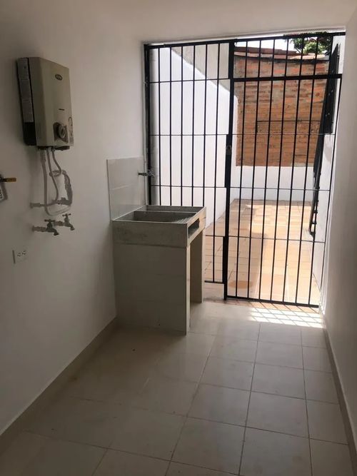 Casa de 6 alcobas en venta en Lorena, Medellín, 207 m² · foto 4 de 19