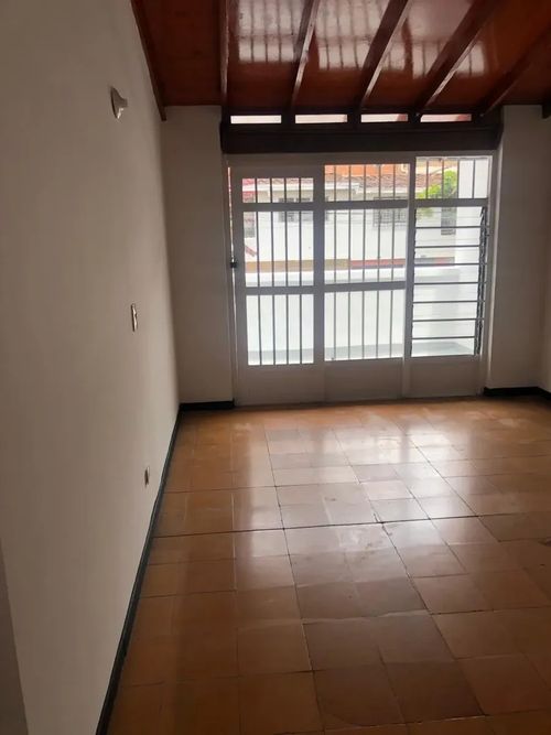 Casa de 6 alcobas en venta en Lorena, Medellín, 207 m² · foto 11 de 19