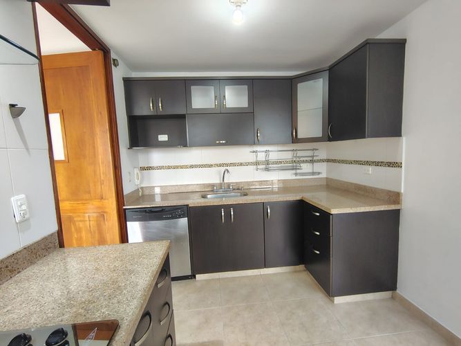 Apartamento de 3 alcobas en arriendo en El Poblado, Medellín, 173 m² · foto 7 de 18