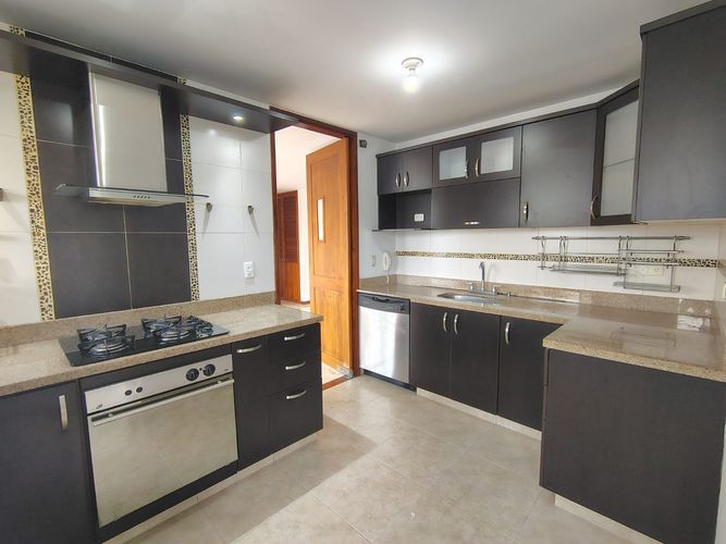 Apartamento de 3 alcobas en arriendo en El Poblado, Medellín, 173 m² · foto 8 de 18