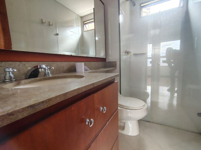 Apartamento de 3 alcobas en arriendo en El Poblado, Medellín, 173 m² · foto 16 de 18