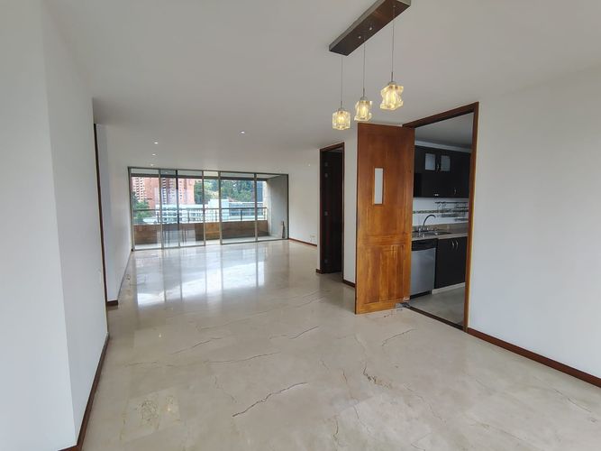 Apartamento de 3 alcobas en arriendo en El Poblado, Medellín, 173 m² · foto 3 de 18