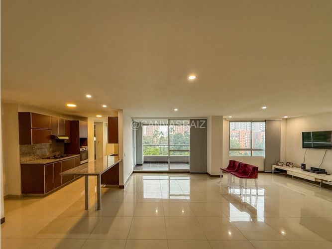 Apartamento de 3 alcobas en venta en Los Balsos, Medellín, 146 m² · foto 2 de 17