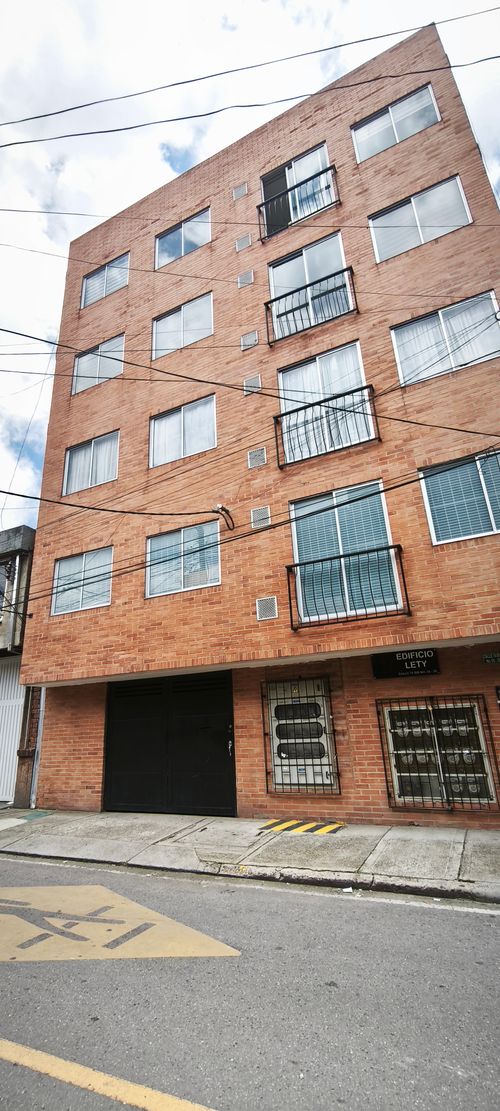 Apartamento de 2 alcobas en venta en La Almeria, Bogotá, 41 m² · foto 2 de 21