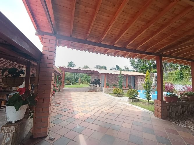 Finca en arriendo en Guarne, 2000 m² · foto 2 de 20