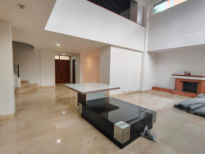 Casa de 3 alcobas en arriendo en El Poblado, Medellín, 334 m² · foto 3 de 17