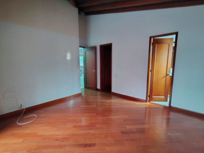 Casa de 3 alcobas en arriendo en El Poblado, Medellín, 334 m² · foto 9 de 17