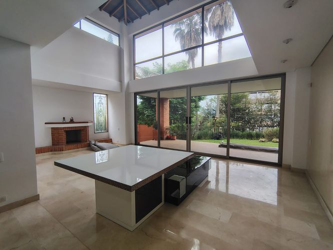 Casa de 3 alcobas en arriendo en El Poblado, Medellín, 334 m² · foto 7 de 17