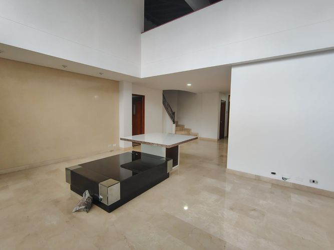 Casa de 3 alcobas en arriendo en El Poblado, Medellín, 334 m² · foto 4 de 17