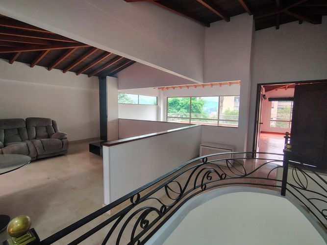 Casa de 3 alcobas en arriendo en El Poblado, Medellín, 334 m² · foto 13 de 17
