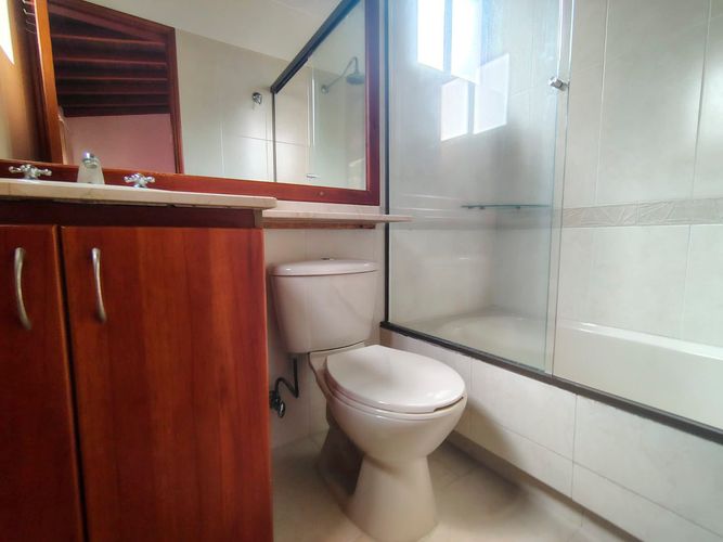 Casa de 3 alcobas en arriendo en El Poblado, Medellín, 334 m² · foto 16 de 17