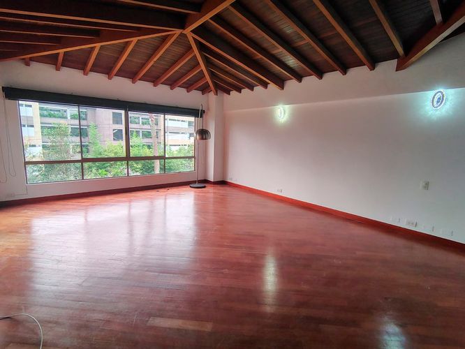 Casa de 3 alcobas en arriendo en El Poblado, Medellín, 334 m² · foto 14 de 17