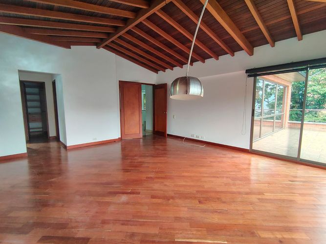 Casa de 3 alcobas en arriendo en El Poblado, Medellín, 334 m² · foto 11 de 17